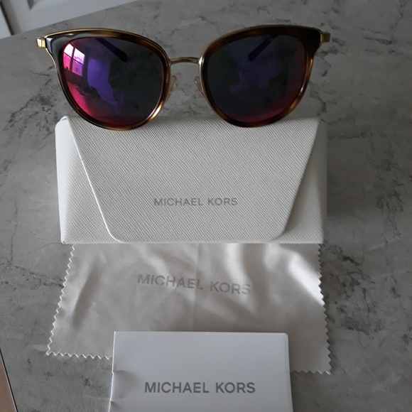Sunglasses - Picture 1 of 7